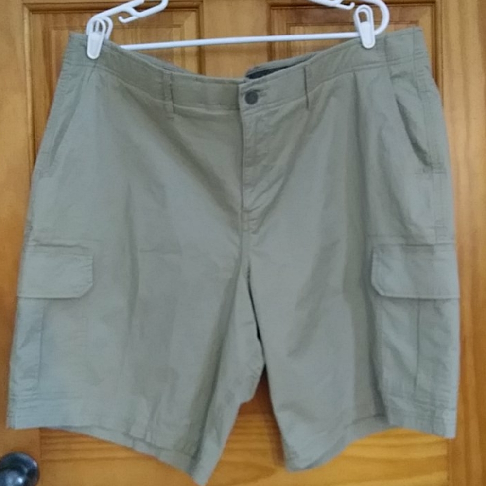 NWT George Above Knee Cargo Shorts 46 Beige